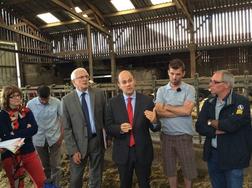 Soutien à l'élevage eurélien : Frédéric Rose visite une exploitation laitière dans le Perche